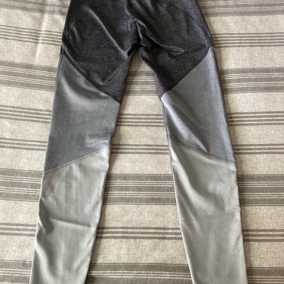 Work out leggings Size Medium In Grey - Picture 4 of 6